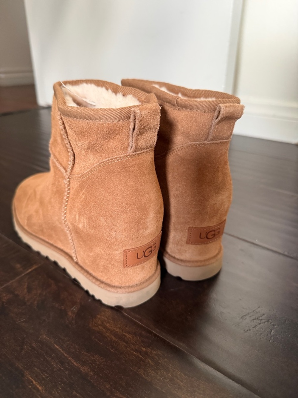 UGG CLASSIC FEMME MINI CHESTNUT SUEDE WEDGE ANKLE BOOTS BOOTIES Size 8! NEW